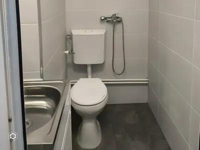 Baie amenajata apartament inchiriere Râmnicu Vâlcea